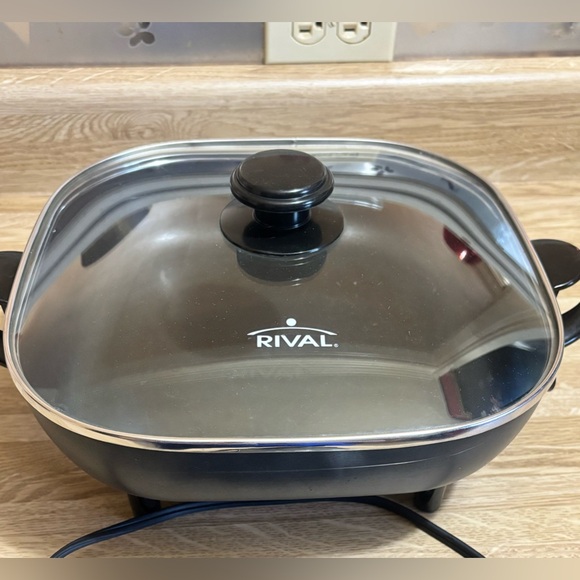 Rival Electric Skillet 11" Non-Stick S11P with Tempered Glass Lid & Powe… - Picture 1 of 5